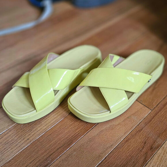 Ugg Emily Patent Leather Slides Yellow  Size 8.5 - Picture 4 of 11